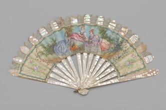 Fan of painted paper leaf and mother of pearl monture