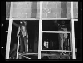 750 3rd Avenue Between 46th and 47th Street. [Construction view], Placing Gutters Over Window Sections