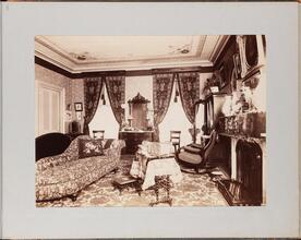 Home of W. F. Havemeyer, 335 West 14th Street, New York City [Room with a chaise lounge.]