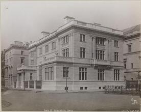 House of Commodore James.