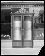 50th Street and 5th Avenue. Kirkpatrick Store. Detail of entrance door.