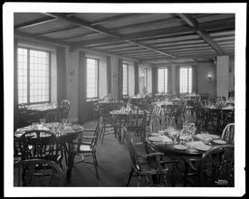 15 Broad Street. Luncheon Club, interior view of windows.