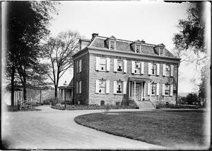 Colonial Mansion at Van Cortland