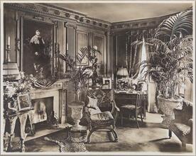 [Living room in the home of Mr. and Mrs. Otto Loengard, 21 West 68th Street.]