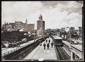 [Brooklyn Bridge showing cable cars.]
