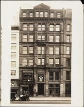 [5th Avenue between 41st and 42nd Street.]