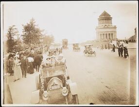 [Riverside Drive, with Grant's Tomb in background.]