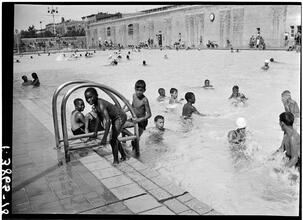 Children, Colonial Park Pool.