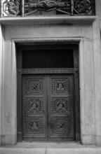 [20 Exchange Place, entrance with transportation motif.]