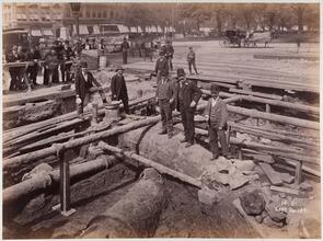 14 St. [Construction of the cable road on Broadway, 1891.]