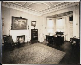 [Residence. Interior, library.]