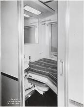 [Sleeping compartment in a Chesapeake and Ohio Railway train.]