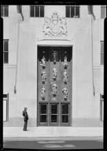 Rockefeller Center. British Empire Building, entrance.