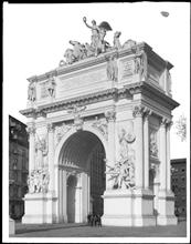 5th Avenue and 23rd Street. Dewey Arch.
