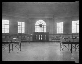 Ridgewood. Manufacturers Trust Co., interior at entrance.