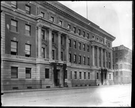 [Cornell University Medical College.] 1st Avenue at 28th Street. Facade and entrance.