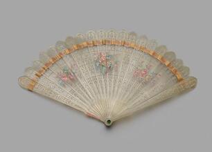 Folding fan of painted horn