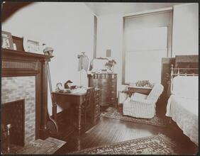 Roosevelt Hospital, Staff Room.