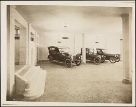 Automobiles, Glidden Motor & Supply Co., Automobile Showroom.