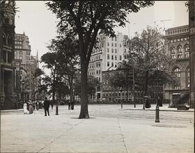 [Broadway and Bowling Green, looking north]