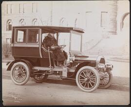 Autos, Old Styles.