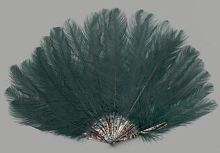 Folding feather fan