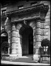 Entrance to the University Club.