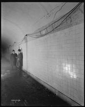 Lexington Avenue Subway at 96th Street Station, #3. Detail of west wall of tunnel, showing crack over mosaic and spoiling of tile.