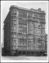 59th Street and 5th Avenue. Hotel Savoy.