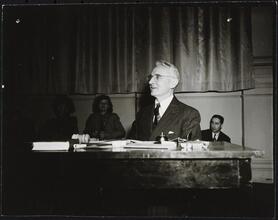 He Sells Success - Dale Carnegie [Dale Carnegie teaching a public speaking class.]