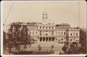 [City Hall.]