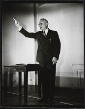 He Sells Success - Dale Carnegie [Dale Carnegie teaching a public speaking class.]
