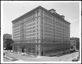 2211 Broadway. Apthorp Apartments, exterior.