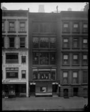 [5th Avenue between 45th and 46th Streets.]