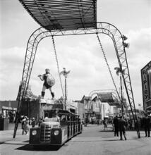 [Greyhound trolley in Amusement Zone, New York World's Fair.]