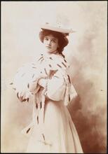 [Marguerite Clark as Sylvia in "Happyland".]