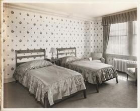 Hotel Elysée 56 East 54th Street. Bedroom
