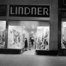 [Lindner women's clothing store.]