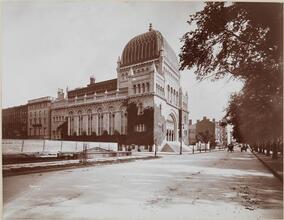 Street Scene - 1901, 5th Ave. - South from 76th St.