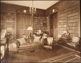 [Residence. Interior, library.]