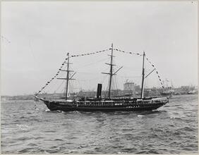 "Niagara" in Dewey Parade.