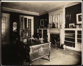[Residence. Interior, library.]