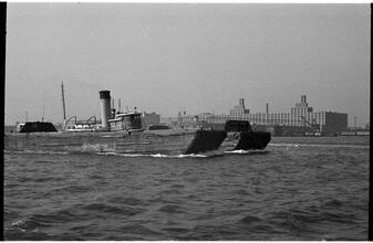 [Tugboat pulling barges on the Hudson River.]