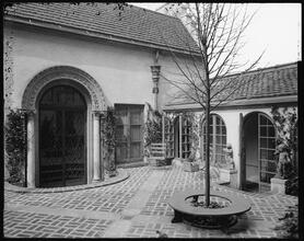 154 East 63rd Street. Leonard M. Thomas residence, back yard.