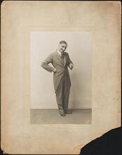 [Unidentified performer.]