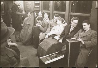 Life and Love on the New York City Subway [Musicians with their instruments on a subway.]