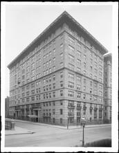 130 East 67th Street at the S.E. corner of Lexington Avenue. Apartment house.