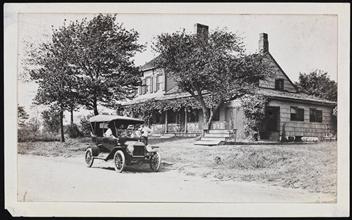 [Lott House at 320 New Lots Road.]