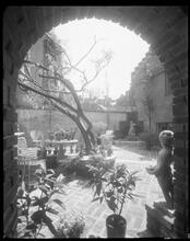 154 East 63rd Street. Frederick Sterner residence, view of backyard in summer.