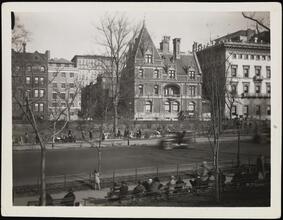 [5th Avenue and 61st Street.]